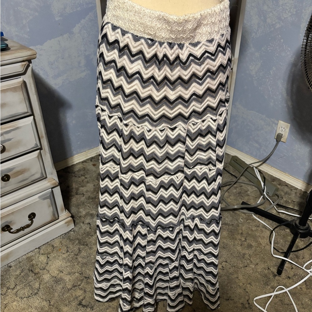 Lapis Black and White Chevron Maxi Skirt crochet tiered xl - Picture 10 of 13